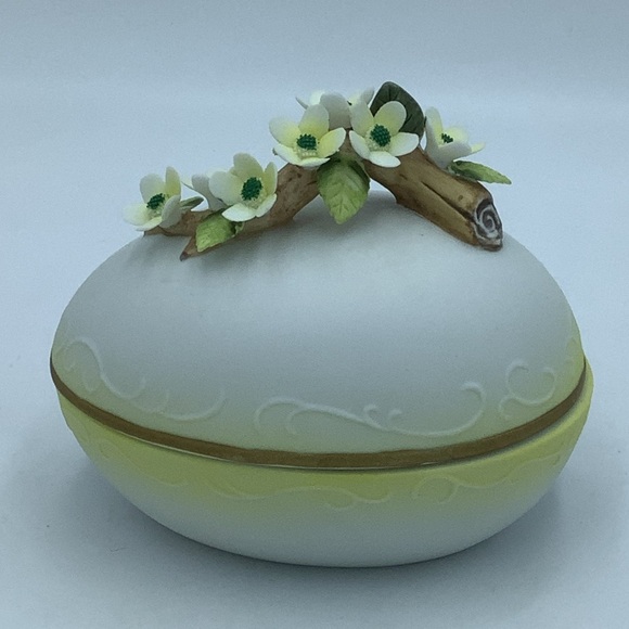 Vintage 1983 Lefton Hand Painted Bisque Porcelain Egg Trinket Box - Picture 1 of 8